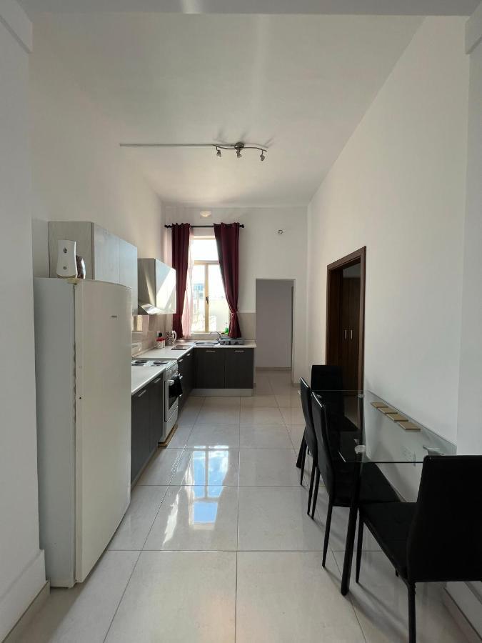 Room With Private Bathroom Sliema Exterior photo